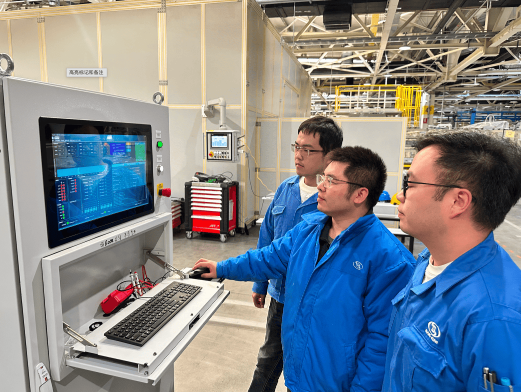 上汽集團(tuán)技術(shù)攻關(guān)項(xiàng)目榮膺上海市重點(diǎn)產(chǎn)品質(zhì)量攻關(guān)成果，引領(lǐng)行業(yè)技術(shù)開(kāi)發(fā)新標(biāo)桿